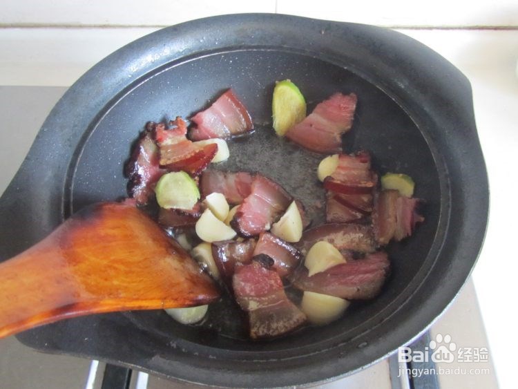 腊肉炒香干制作步骤！