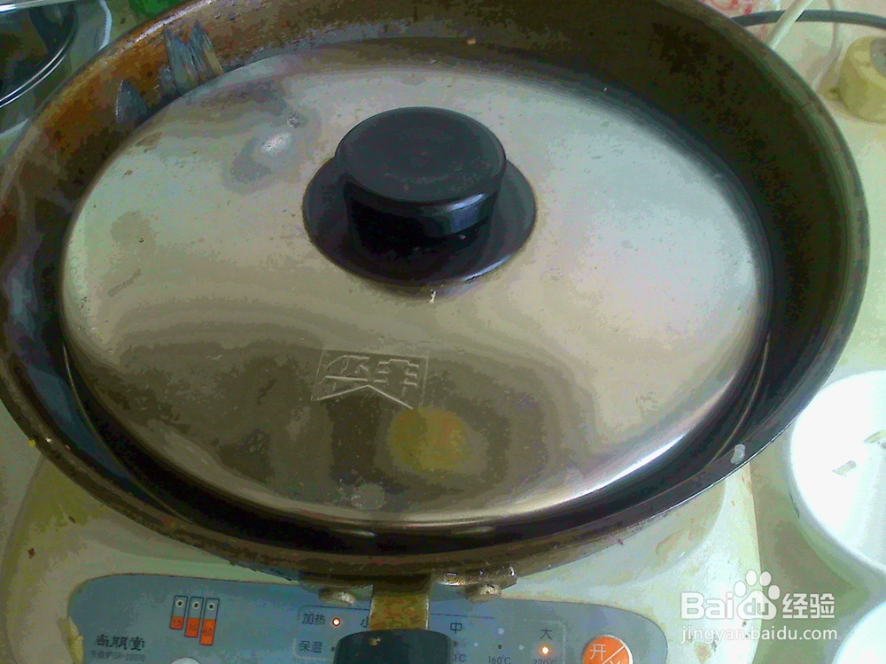 怎样做好西红柿焖梭鱼[姜丝胡萝卜丝西红柿打底]