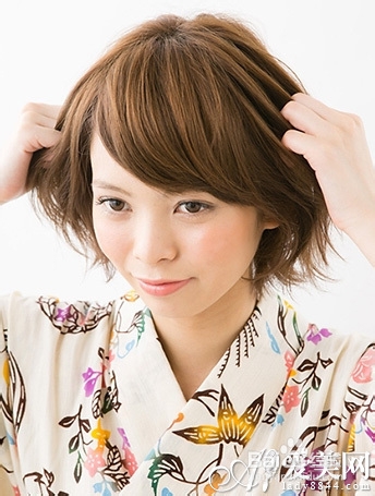 短发的的斜刘海怎么弄好看