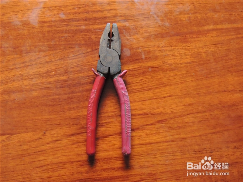 巧用香皂修复羽绒服的拉链不好拉的问题