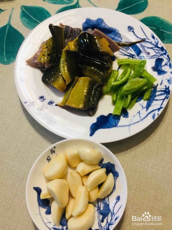 大蒜烧黄鳝的做法