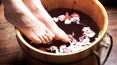 冬季女生手脚冰冷是什么原因？怎么改善？