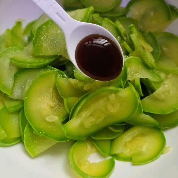 低脂低热清爽凉拌西葫芦