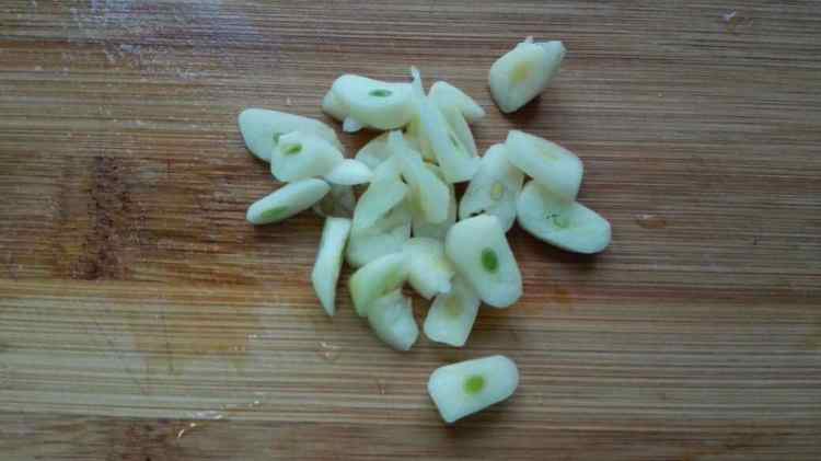 火腿肠炒西葫芦的做法，美味到爆炸，应该学会