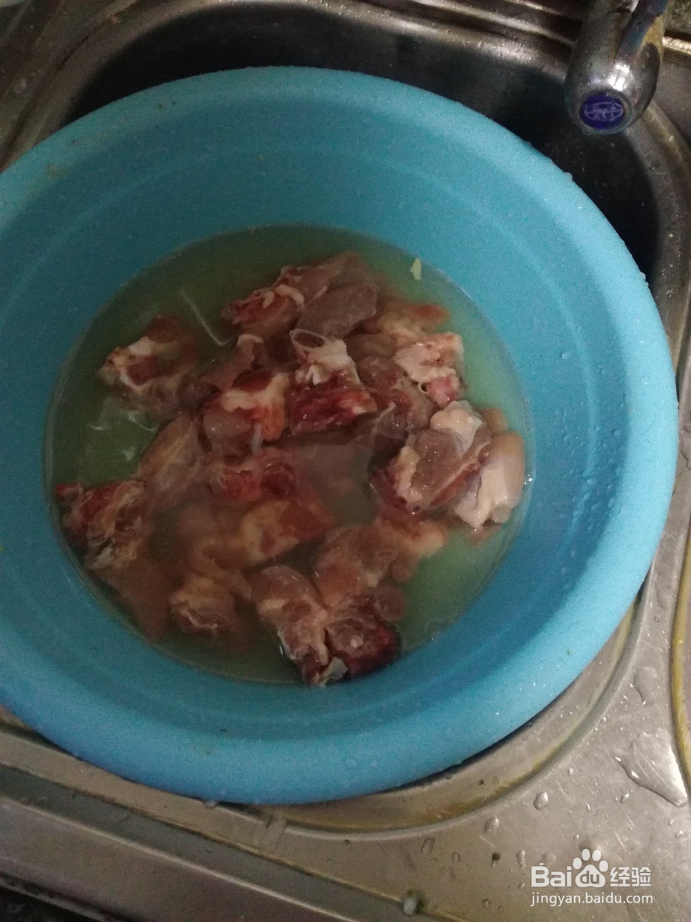 玉米胡萝卜排骨汤制作步骤