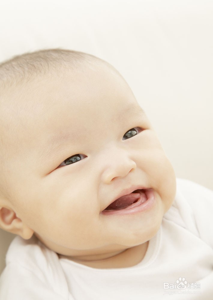 怎样给宝宝清理外耳道