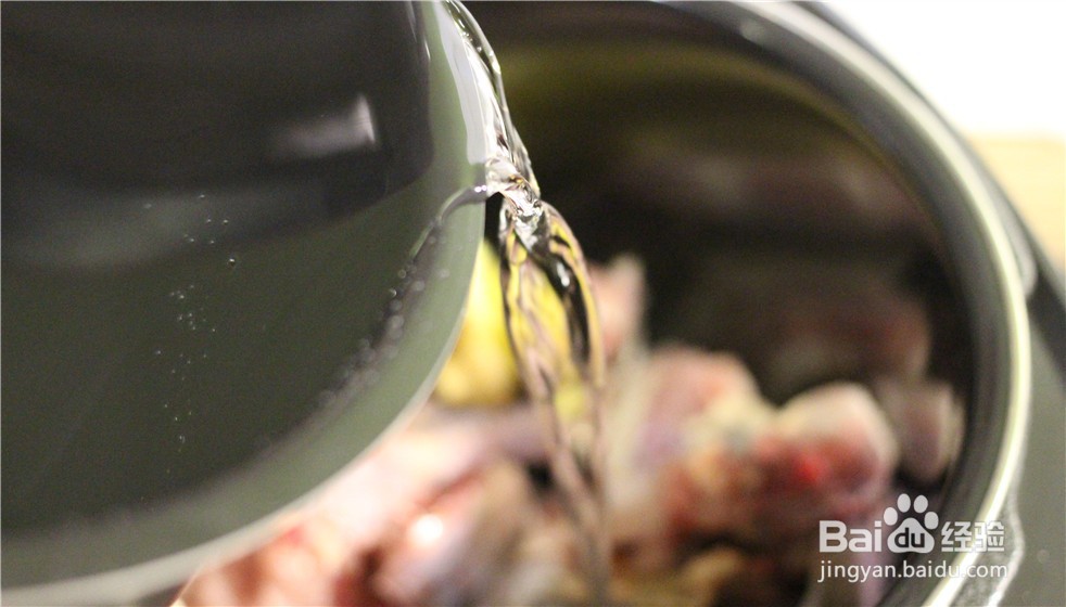 如何做出鸡汤炖鱼面？