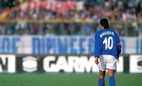 四种足球颠球练习方法