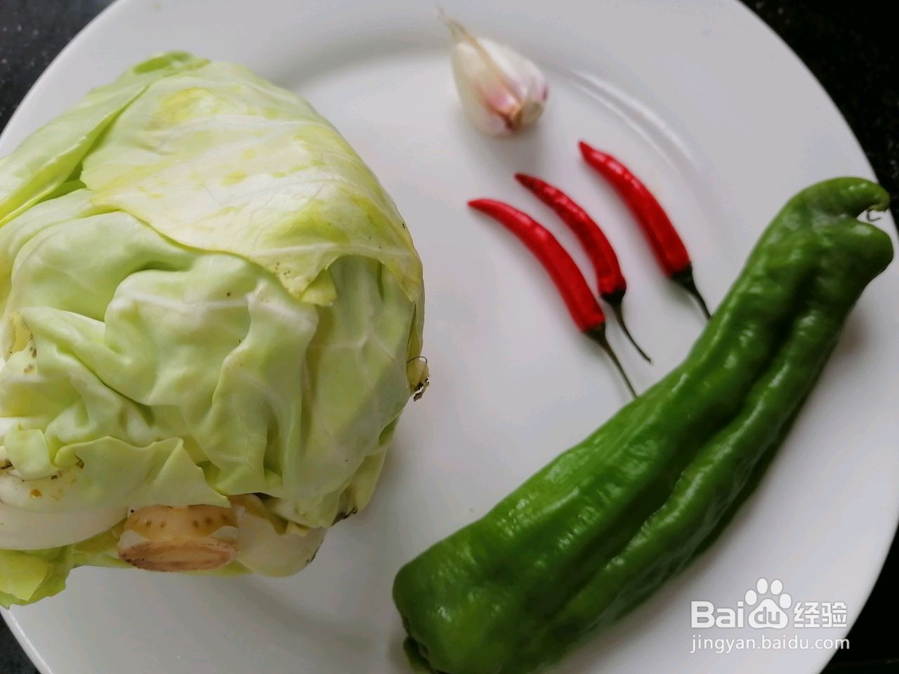 双椒手撕包菜的做法