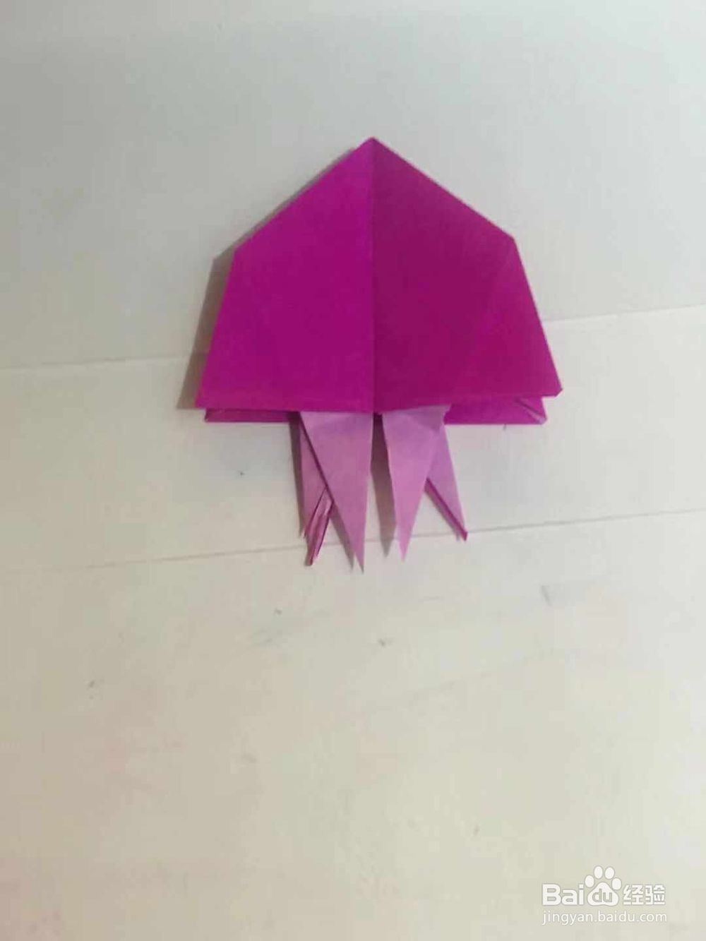 怎样用彩纸折叠一只漂亮的海蜇