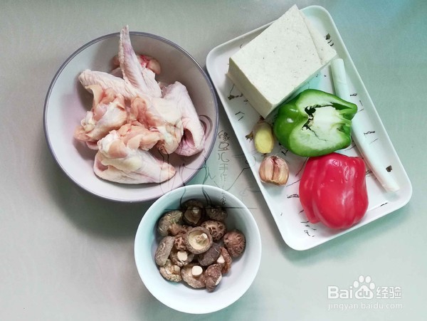 家常菜香菇豆腐焖鸡翅