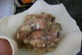 新鲜包菜大肉包