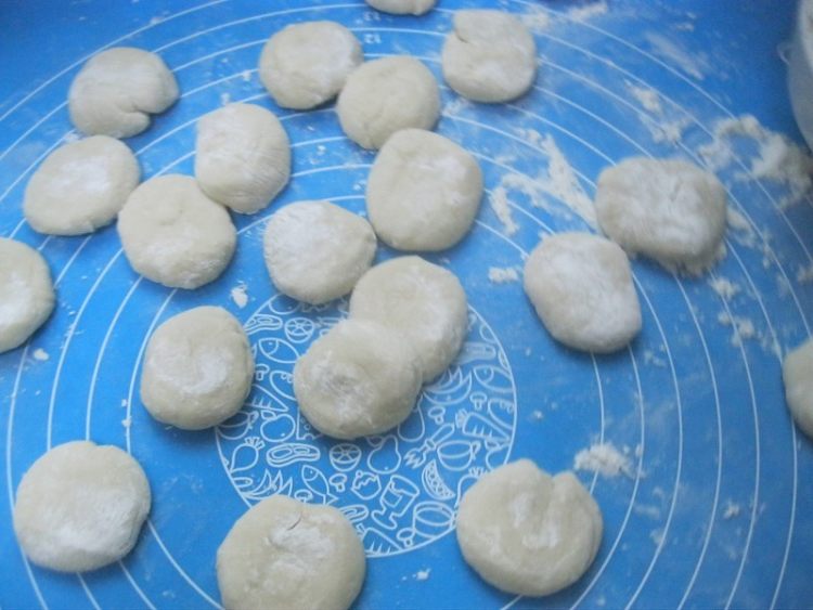 逢年过节,不能不用到的猪肉白萝卜水饺的做法