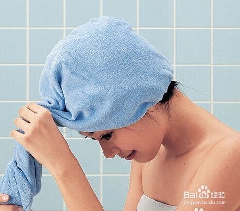 毛巾包头发的方法步骤