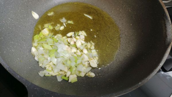 家常虾仁粉丝煲