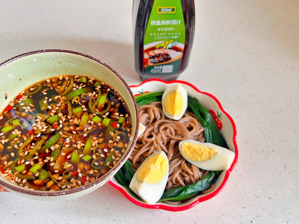 鸡蛋菠菜捞汁荞麦面