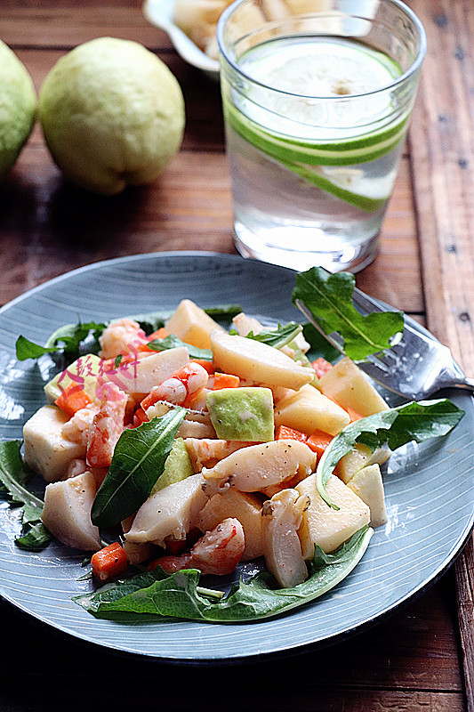 鲍鱼虾仁蔬果沙拉