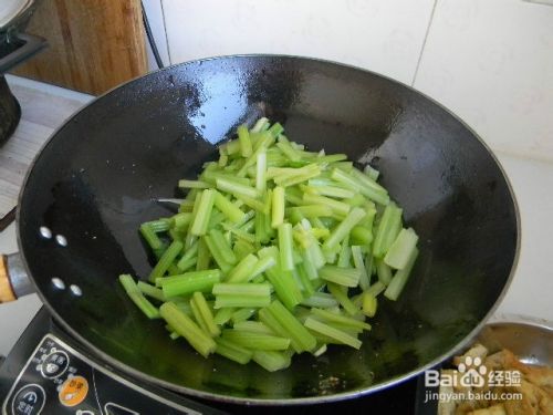 家常小炒——芹菜炒豆腐