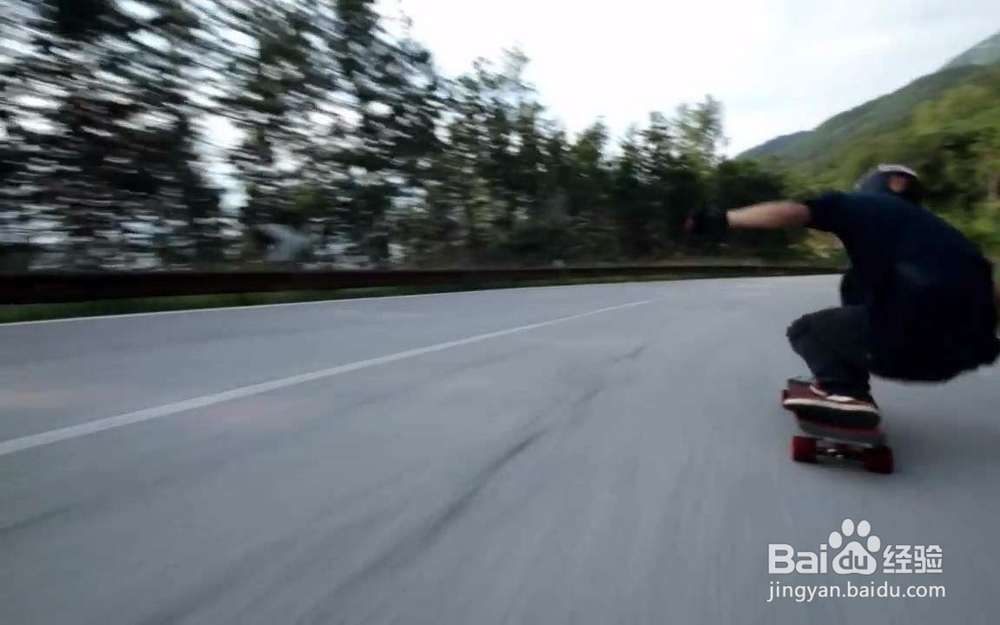 狼博滑板怎么滑