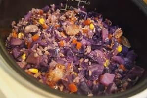 教你怎么做紫甘蓝糙米饭(电饭锅版)