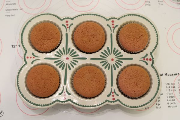 万圣节南瓜杯子蛋糕