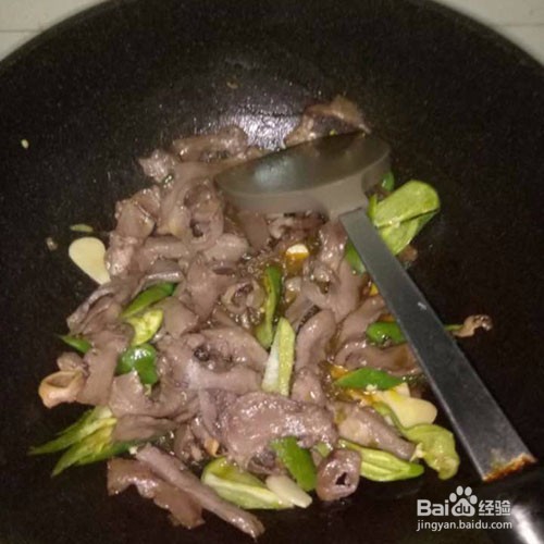 家常小菜~尖椒炒猪心的做法
