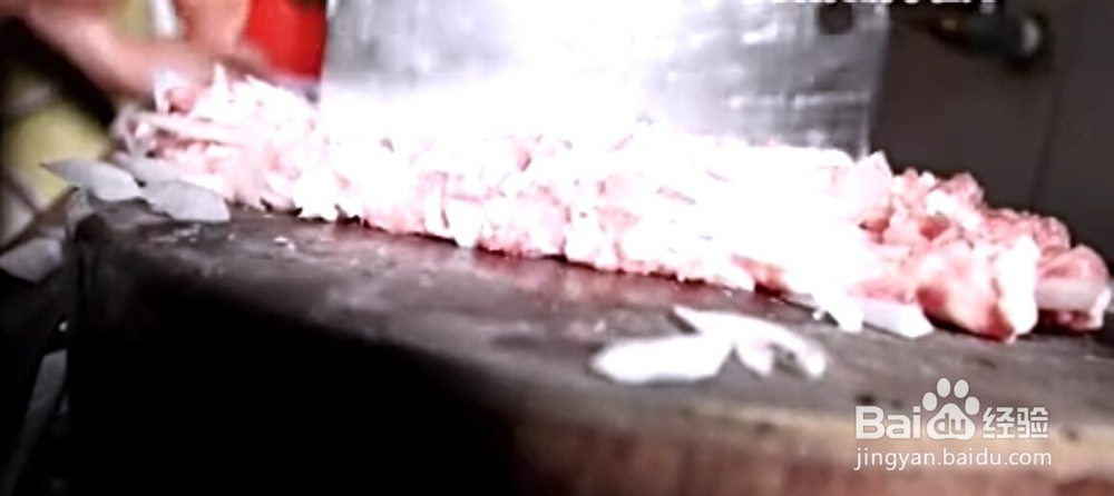两样常见物品 巧剁肉饼不粘刀
