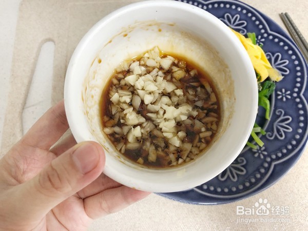 家常菠菜拌蛋丝的做法