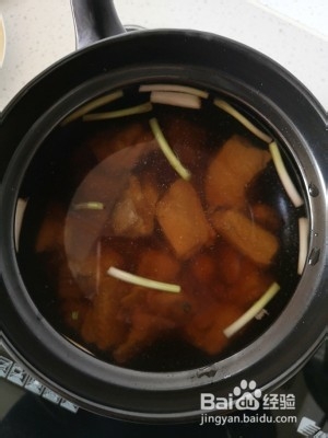 食补养生排骨炖莲藕加玉米的做法