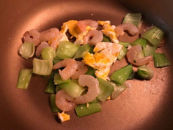 豆苗青菜虾仁年糕汤