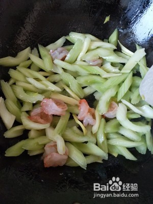 虾仁炒西芹的制作方法