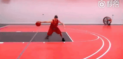 今天我们就来讲讲艾弗森的招牌过人 crossover！