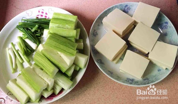 丝瓜炒豆腐的家常做法