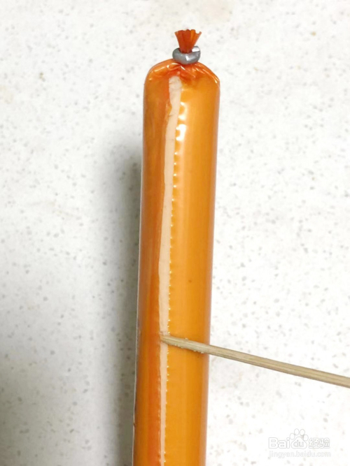 怎样剥出完整的火腿肠