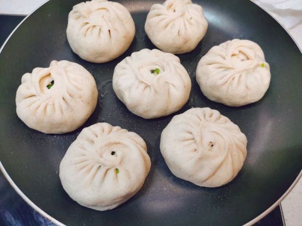 韭菜小墨鱼虾皮水煎包