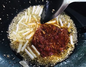 如何做出又香又辣的水煮肉片