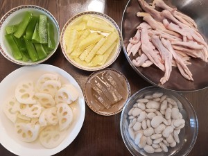 糯香鸭掌干锅怎么做