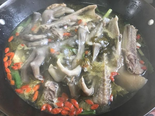 暖胃生津 酸菜鹅掌亦火锅#竹木火锅，文艺腹兴#