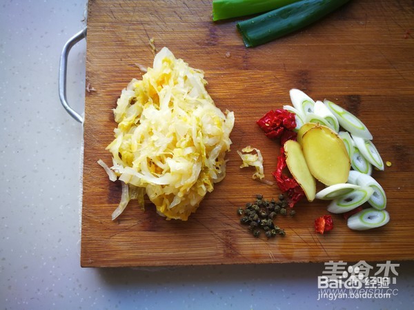 酸菜鲈鱼锅怎么做