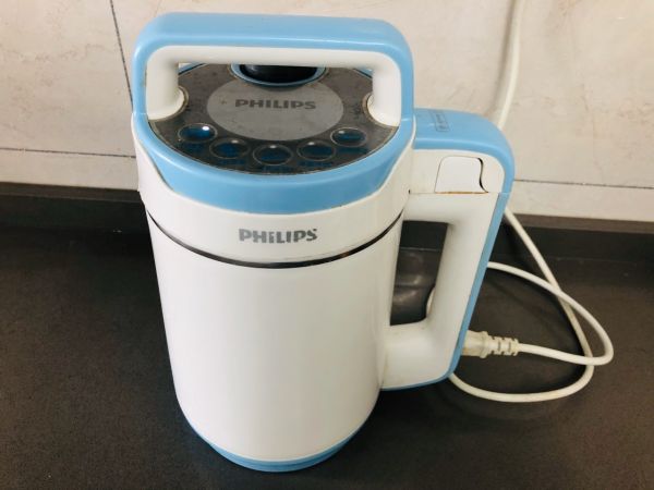 金枪鱼三明治配水波蛋