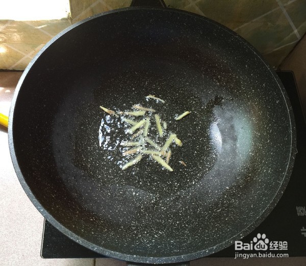 家常芹菜烧腐竹