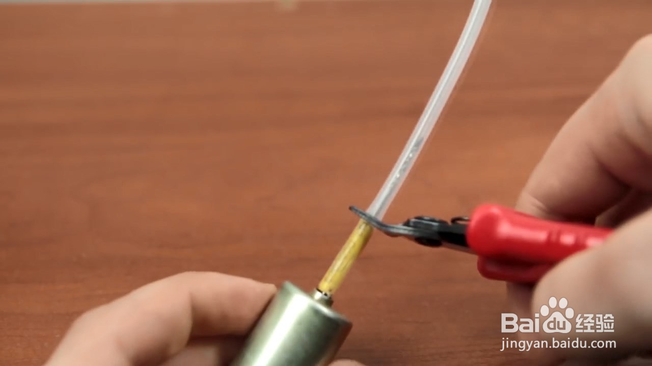 自己做一个钻孔器，用起来还真好用！