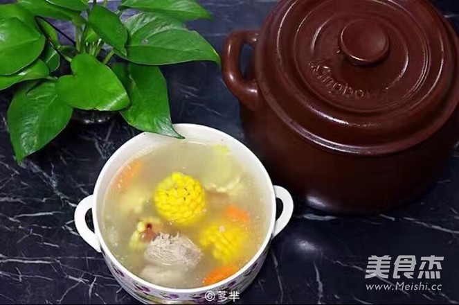 坤博砂锅玉米排骨汤