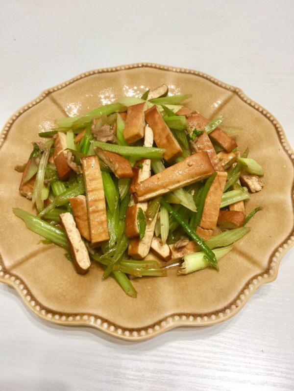 芹菜肉片炒香干