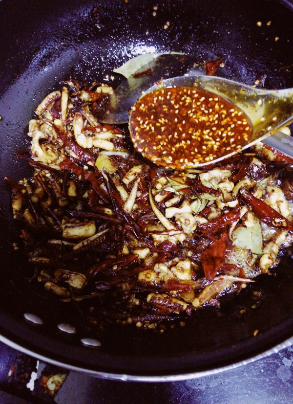 鱿鱼须里找辣椒