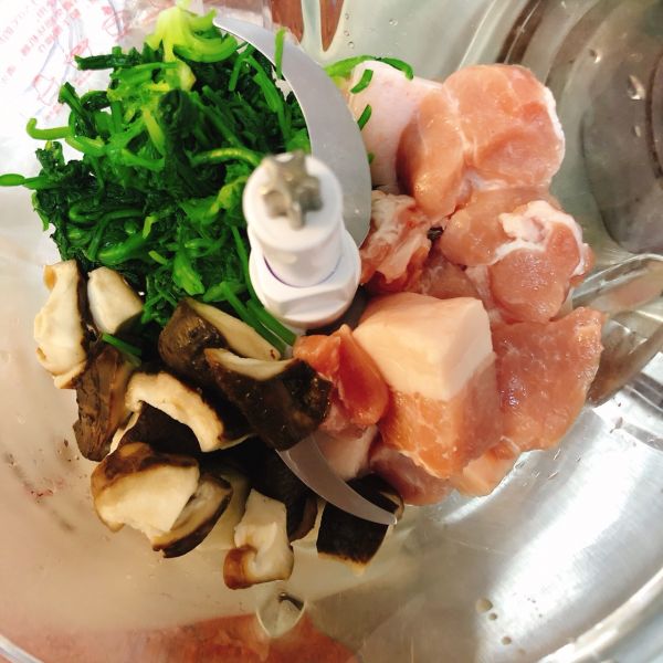 早餐荠菜香菇鲜肉小馄饨