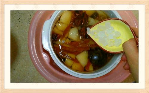 陈皮罗汉果炖雪梨汤