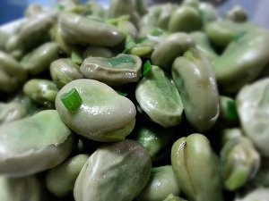 食补养生葱香蚕豆的做法