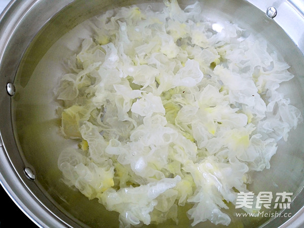 紫薯百合银耳羹