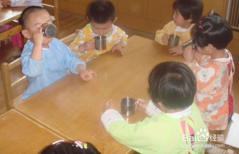 怎么让宝宝尽快适应幼儿园的生活？